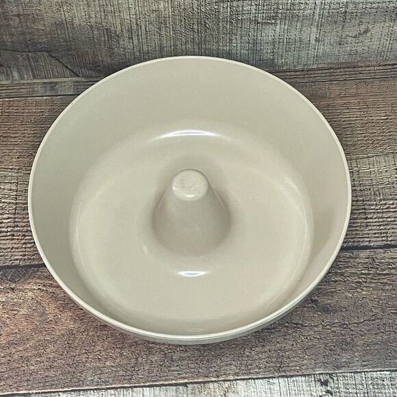 Anchor Hocking Microware Bundt Cake Oven/Microwave Pan  Baking Ring 2.5 qt 9 1/4 - Picture 1 of 5